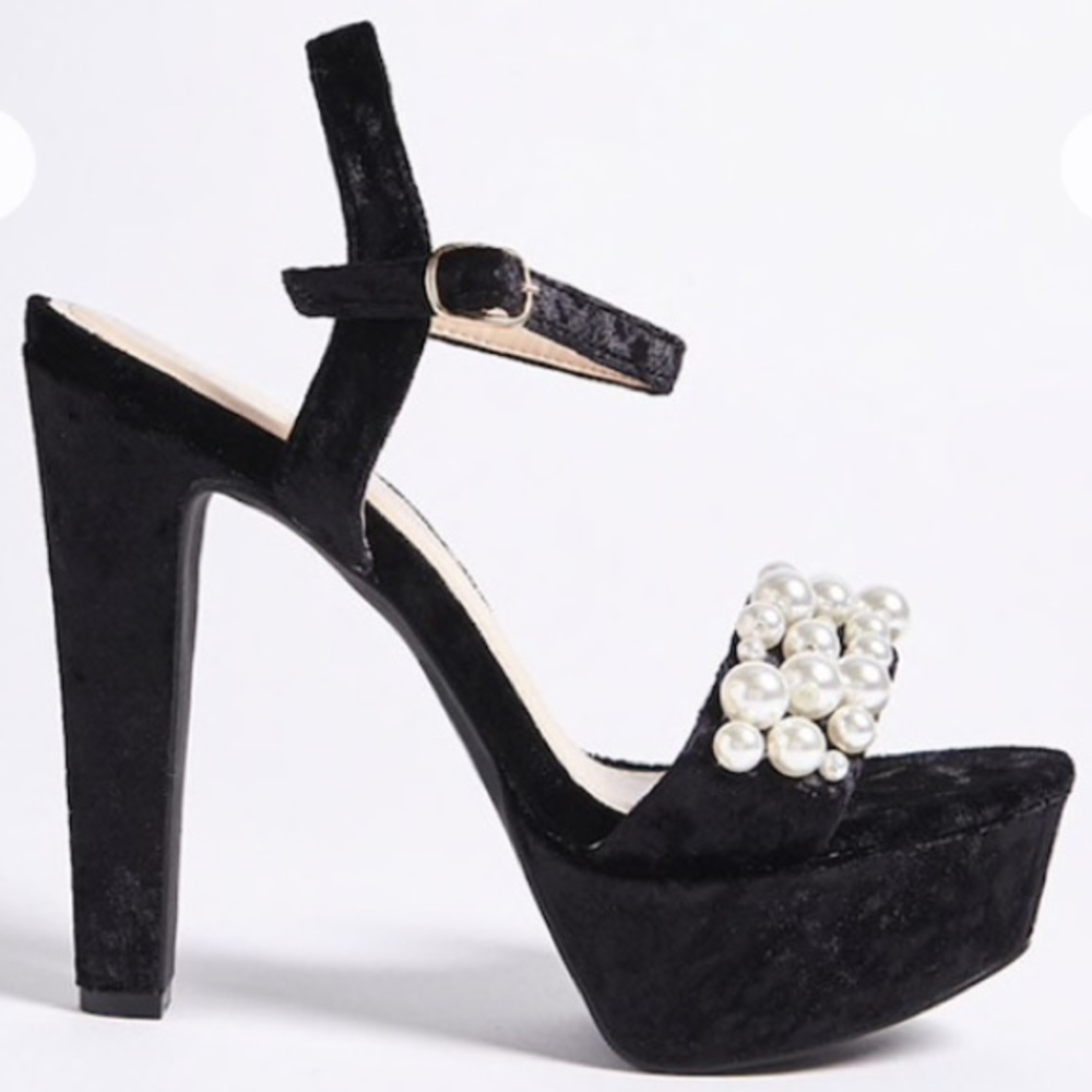 Black velvet heels🖤